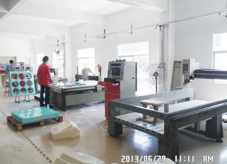 大型吸塑后加工切割區